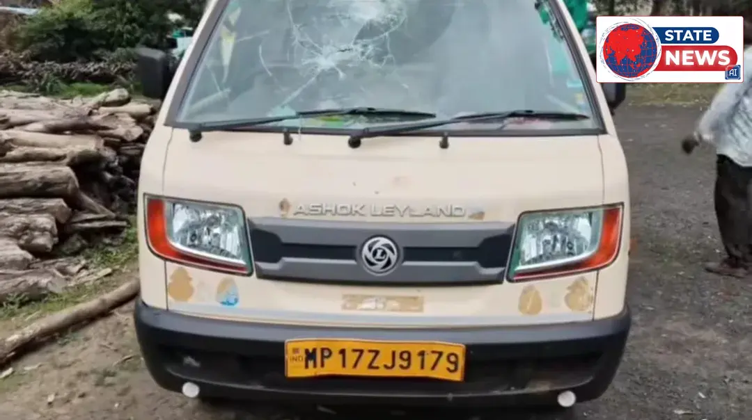 केसली वन विभाग की बड़ी कार्रवाई: 14 नग सागौन लट्ठों से भरा आपे और मोटरसाइकिल ज़ब्त, 3 तस्कर गिरफ्तार