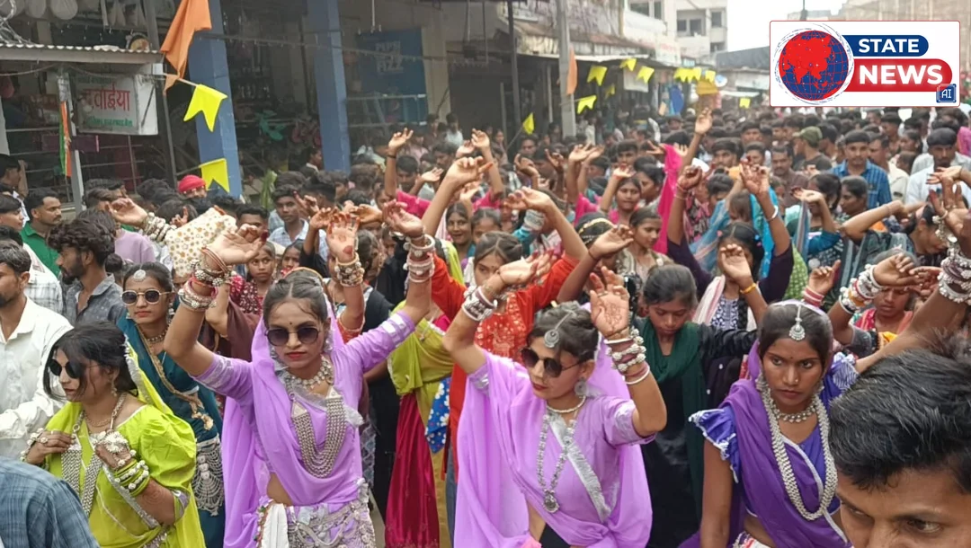  विश्व आदिवासी दिवस...   आदिवासी संस्कृति झलकी  कदमताल में