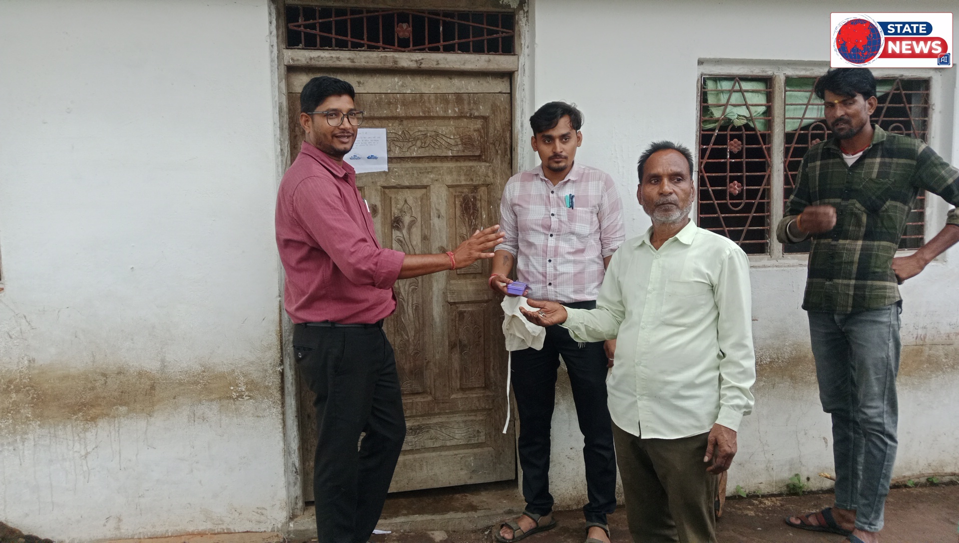सोशल मीडिया पर वायरल वीडियो के बाद कृषि विभाग की बड़ी कार्रवाई, 112 बोरी खाद जब्त  देवरी। सोशल मीडिया पर वायरल हुए 
