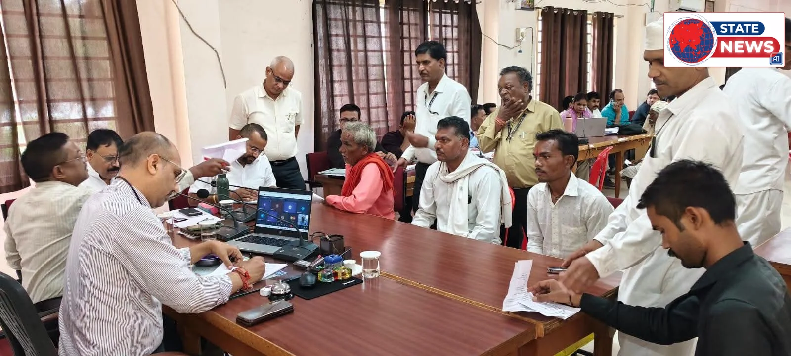 जनसुनवाई में कलेक्टर ने 228 आवेदकों की सुनीं समस्याएं अधिकारियों को दिए निराकरण के निर्देश  
