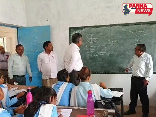 पन्ना: एसडीएम को क्लासरूम में गुटखे से रंगी मिली दीवार