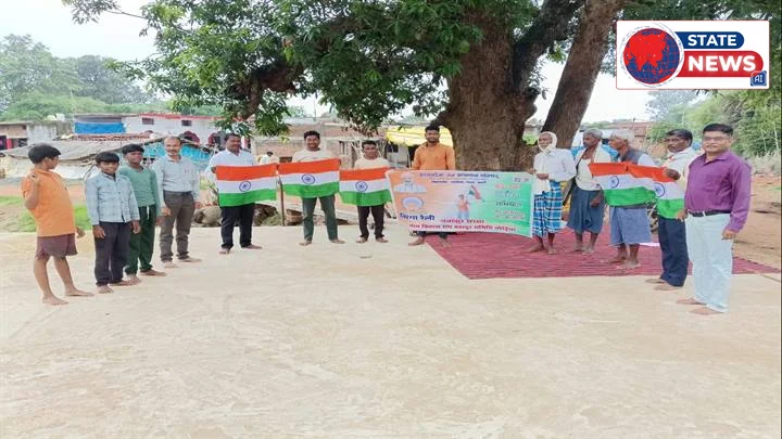 कटनी : हर घर तिरंगा अभियान को लेकर ग्रामीणों को किया जा रहा प्रेरित
