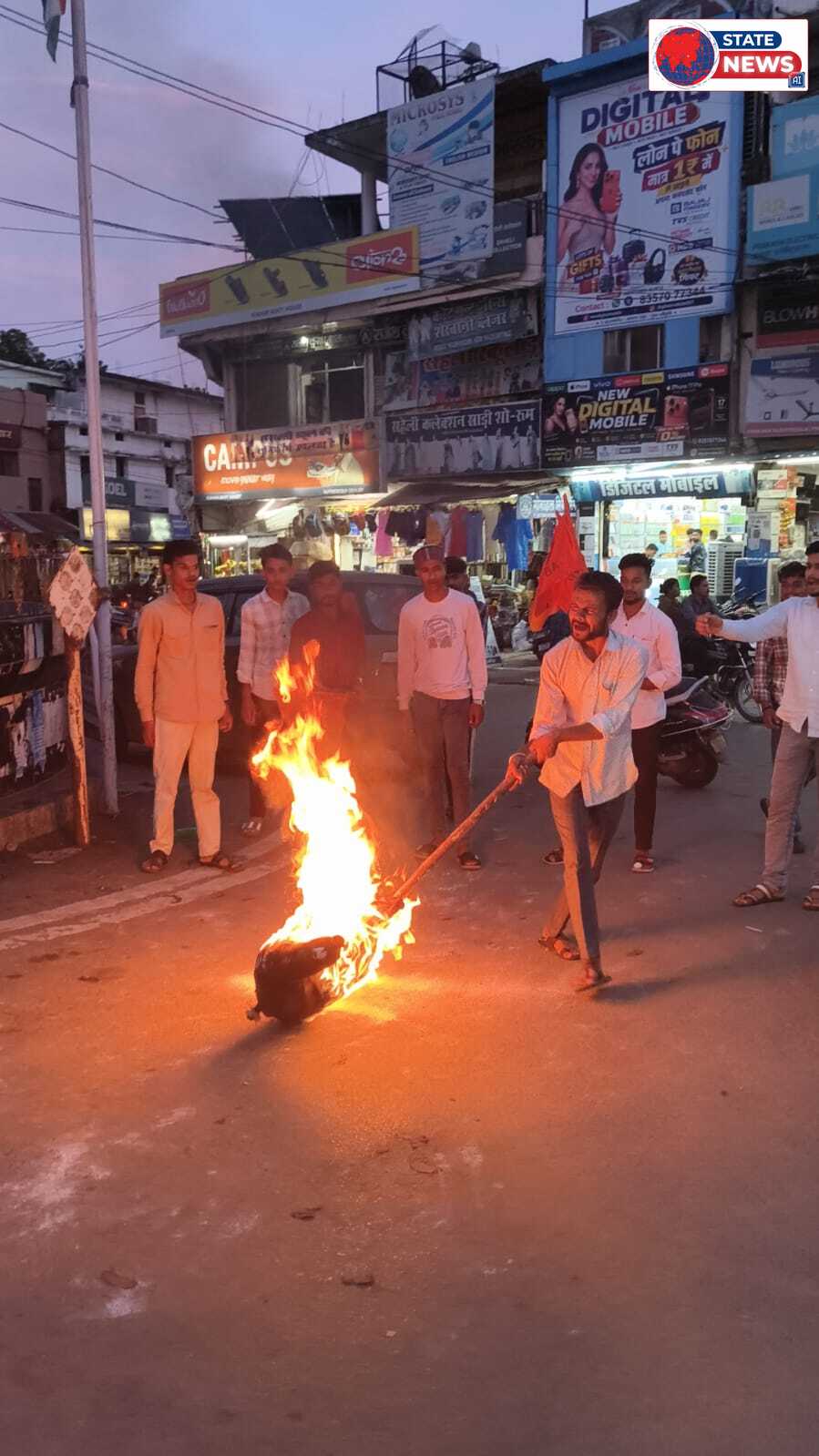 प्रेस विज्ञप्ति पेपर लीक एवं परीक्षा अनियमितताओं के विरोध में अभाविप उमरिया ने किया प्रदर्शन उमरिया, 13 अगस्त 2026। झारखंड में सामने आए पेपर