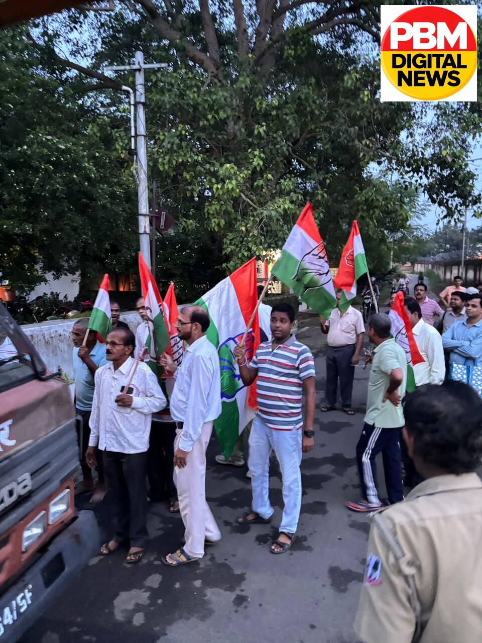 💥नेताजी सुभाष चंद्र बोस पर विवादित टिप्पणी को लेकर चित्तरंजन में गरमाया माहौल, बीजेपी सांसद अनंत महाराज के खिलाफ कांग्रेस का जोरदार प्रदर्शन