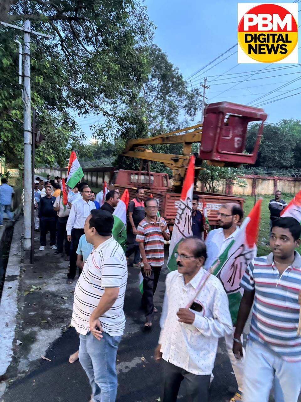 💥नेताजी सुभाष चंद्र बोस पर विवादित टिप्पणी को लेकर चित्तरंजन में गरमाया माहौल, बीजेपी सांसद अनंत महाराज के खिलाफ कांग्रेस का जोरदार प्रदर्शन