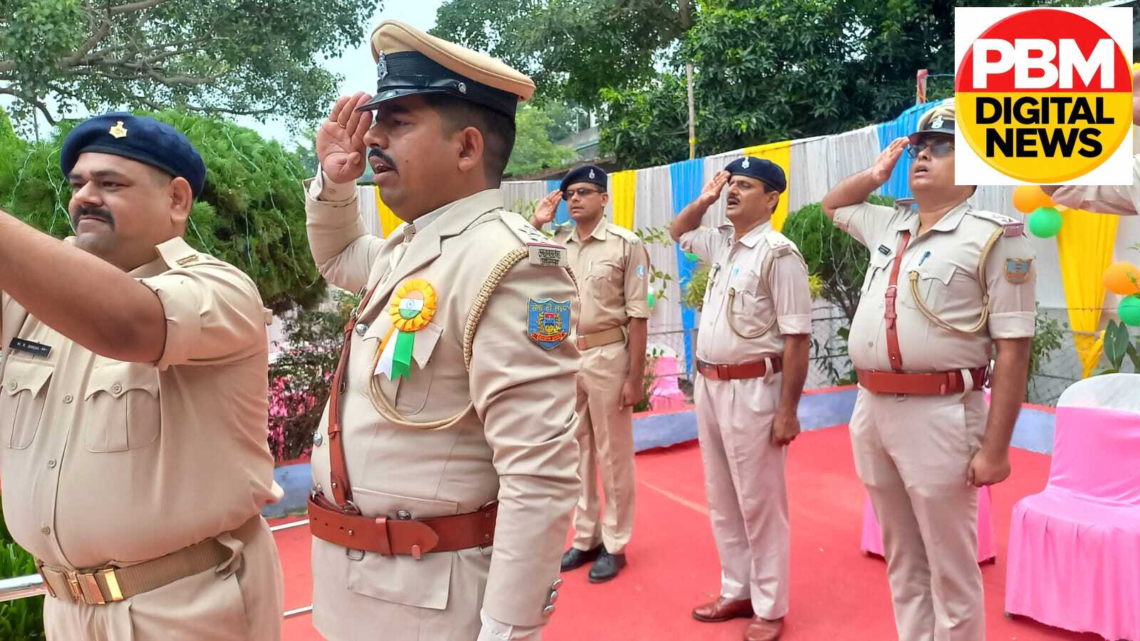 💥 मिहिजाम थाना परिसर में थाना प्रभारी प्रदीप राणा ने फहराया तिरंगा, 80वें स्वतंत्रता दिवस पर पुलिस बल और गणमान्य लोगों ने दी सलामी