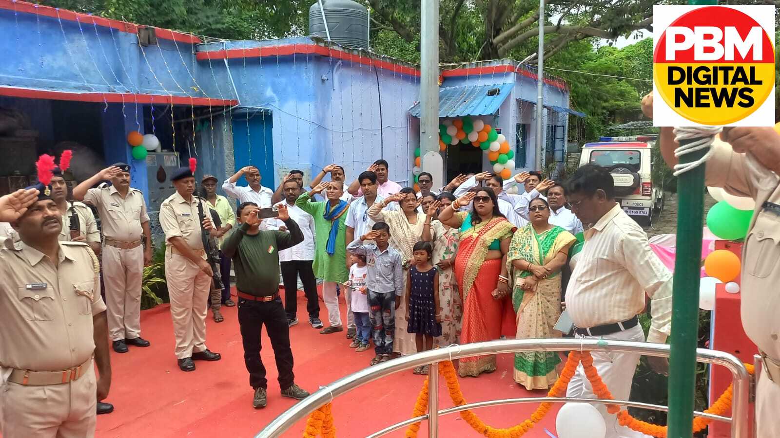 💥 मिहिजाम थाना परिसर में थाना प्रभारी प्रदीप राणा ने फहराया तिरंगा, 80वें स्वतंत्रता दिवस पर पुलिस बल और गणमान्य लोगों ने दी सलामी