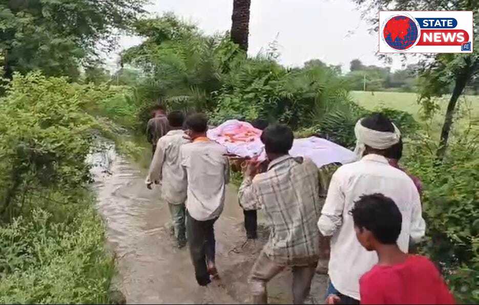 बीना के गोदना में श्मशान को रास्ता नहीं 