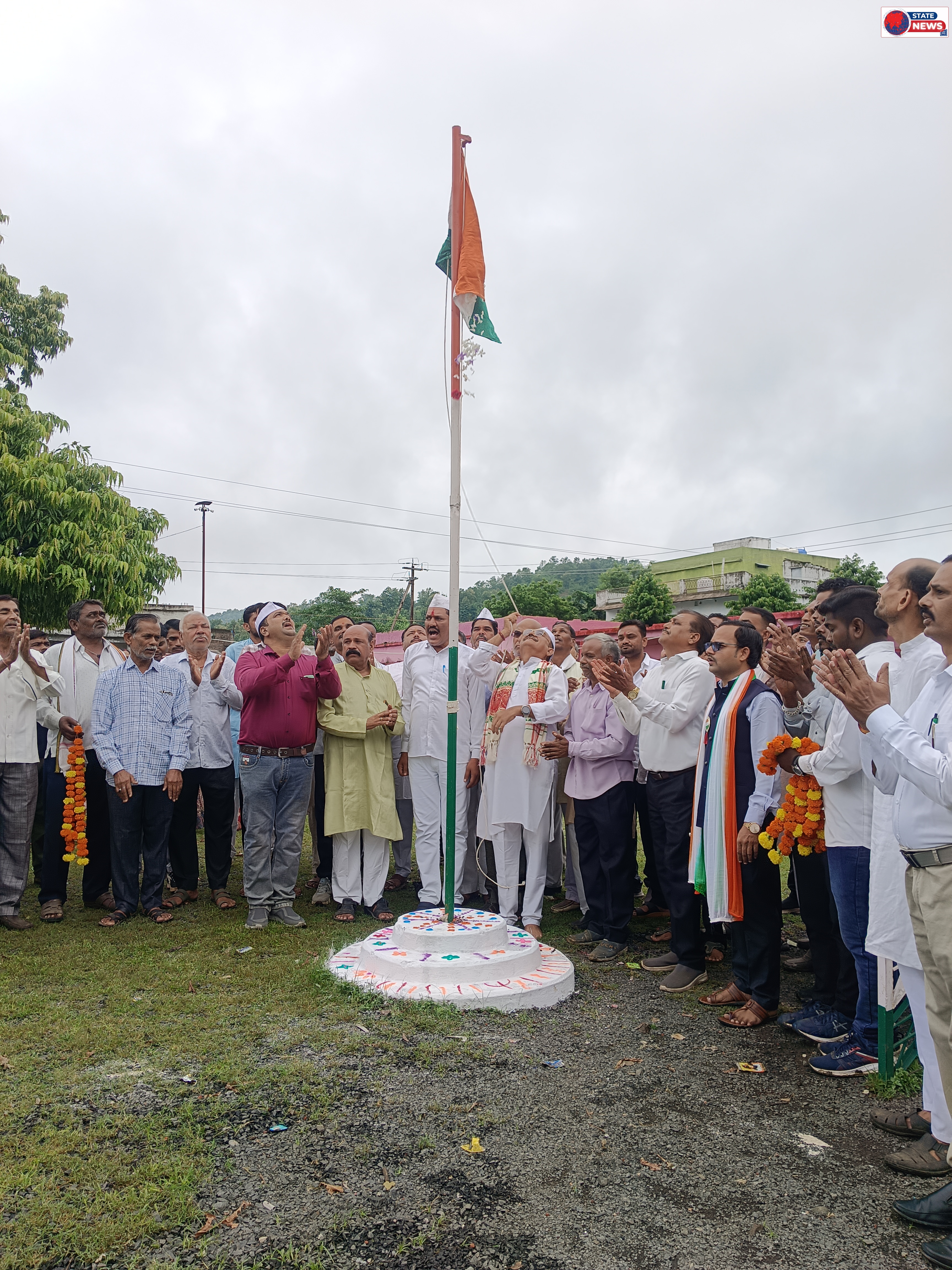 केसली में स्वतंत्रता दिवस पर देशभक्ति का दिखा उत्साह, खेल परिसर में सामूहिक कार्यक्रम से पूर्व फहराया गया तिरंगा