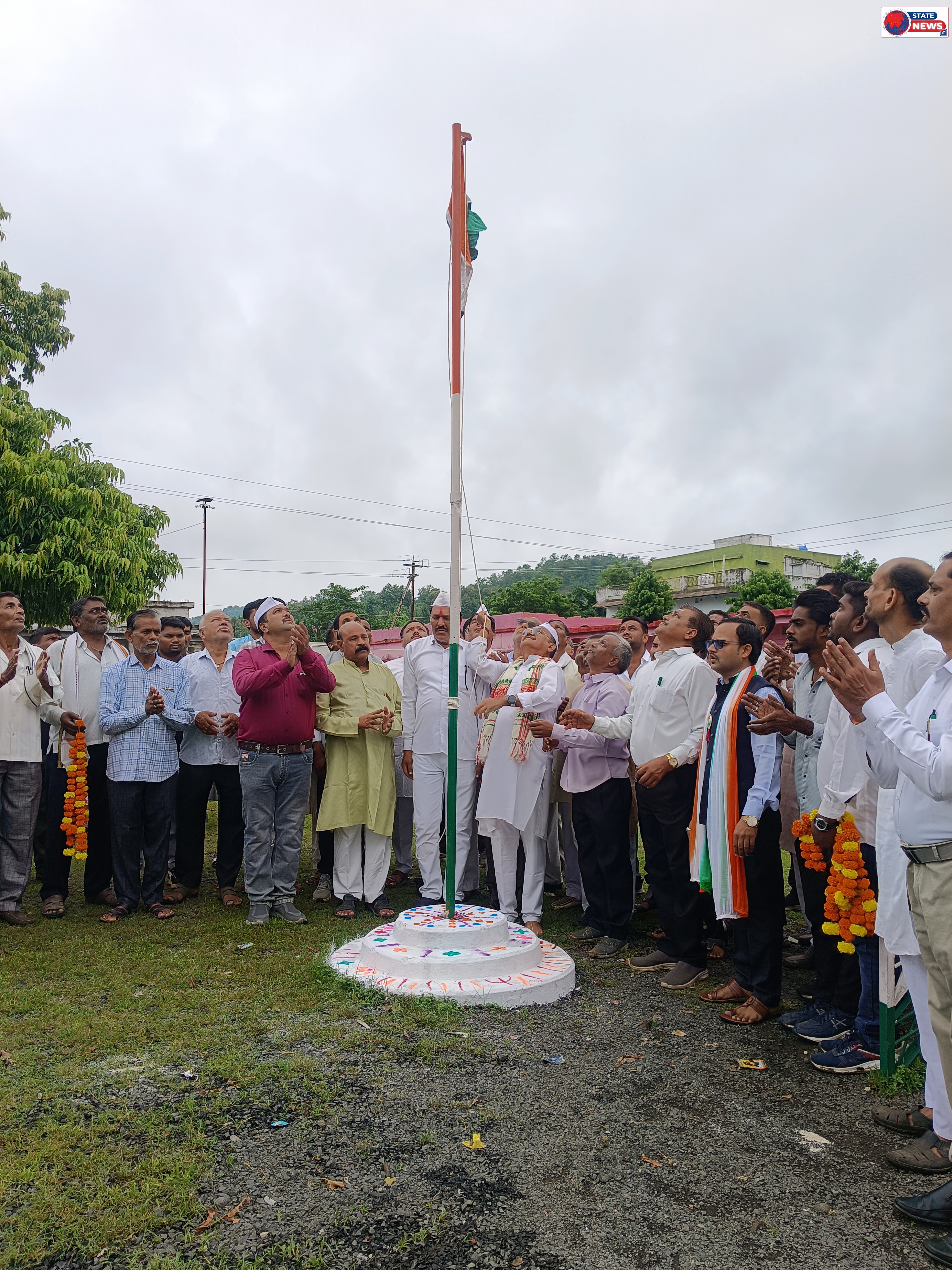 केसली में स्वतंत्रता दिवस पर देशभक्ति का दिखा उत्साह, खेल परिसर में सामूहिक कार्यक्रम से पूर्व फहराया गया तिरंगा