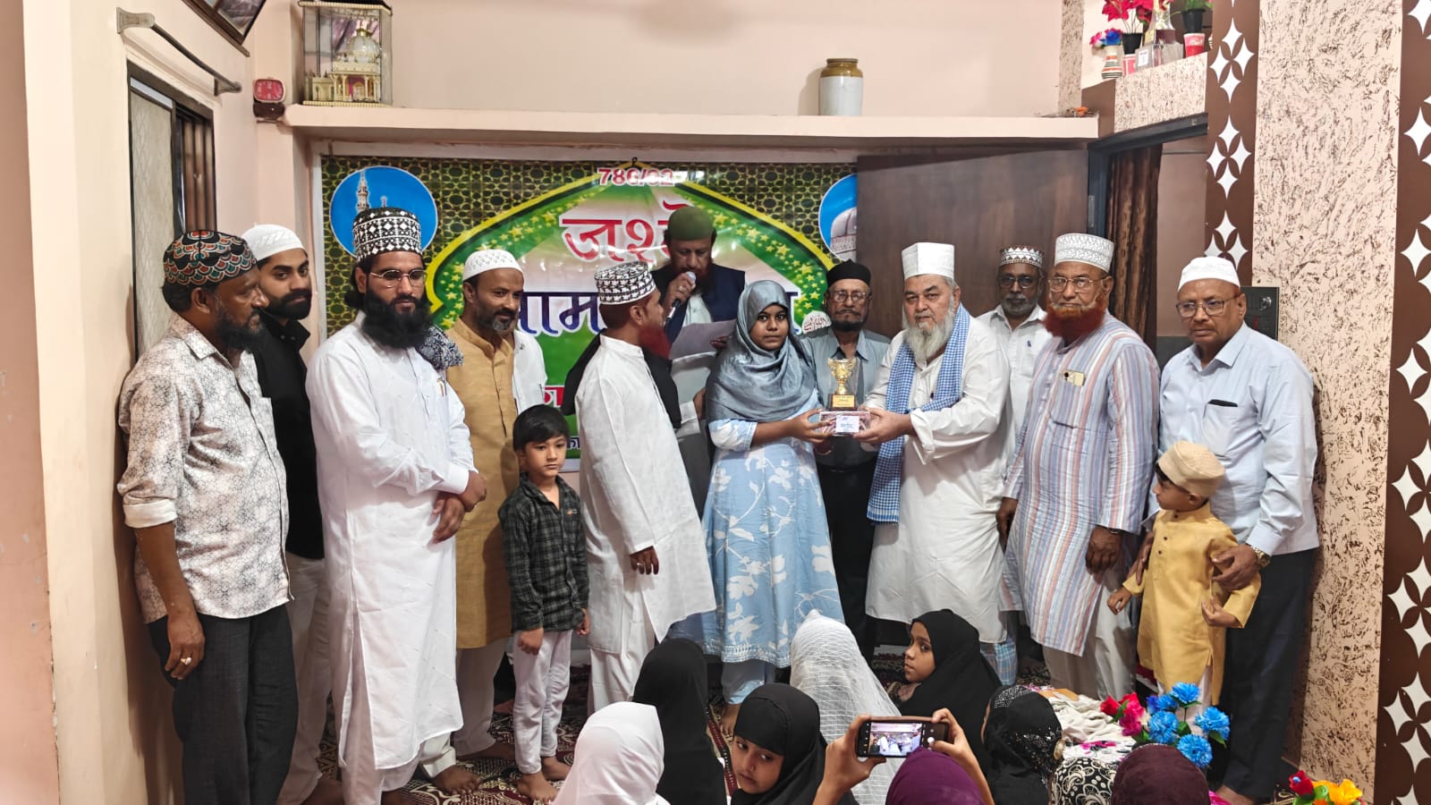 *जश्ने ईद मिलादुन्नबी पर मदरसा के बच्चों का दीनी प्रोग्राम, बच्चों ने नआत शरीफ, हदीस और सवाल-जवाब में दिखाया अपना हुनर*