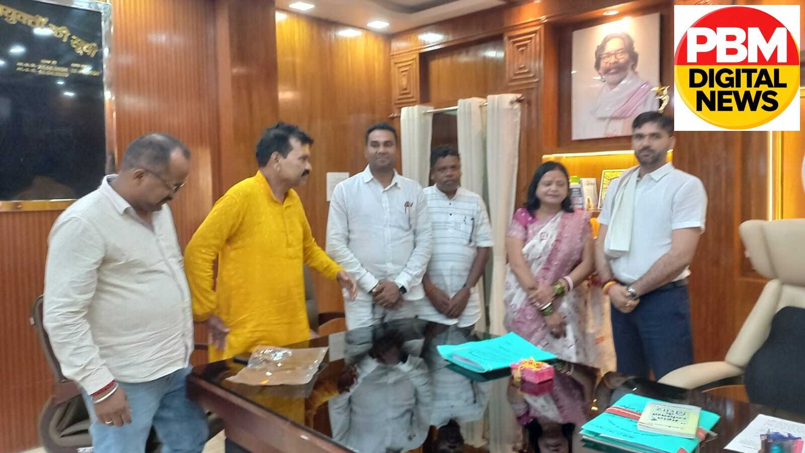 🚨मिहिजाम: रेल पार की लाखों आबादी के लिए अंडरपास की मांग तेज, नगर परिषद अध्यक्ष के नेतृत्व में प्रतिनिधिमंडल ने DC जामताड़ा को सौंपा ज्ञापन