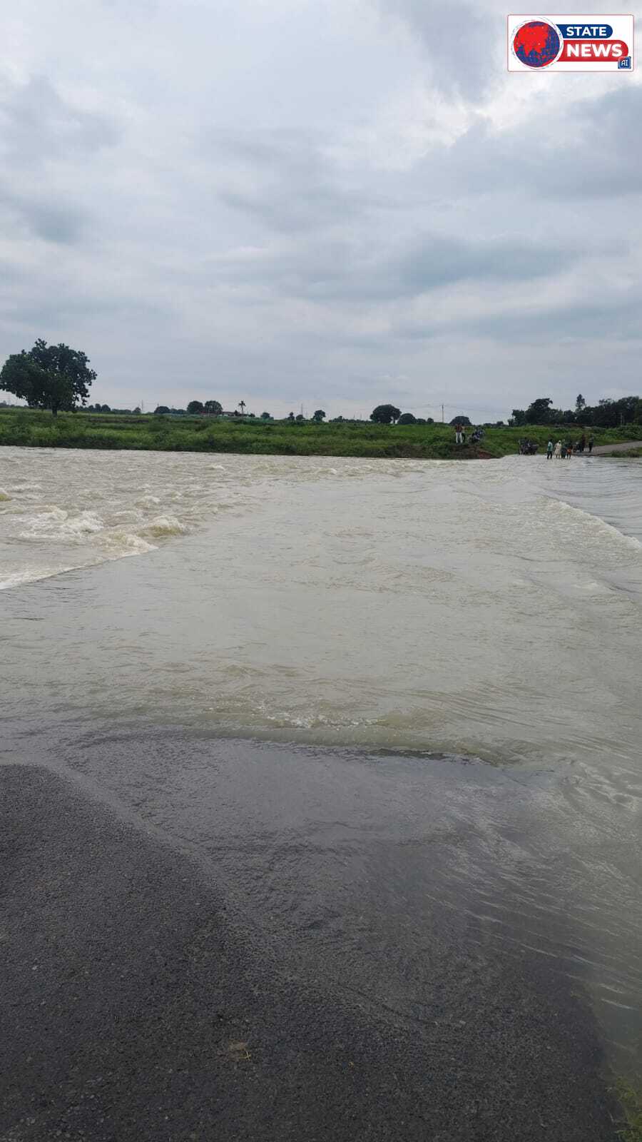 तेज बारिश ने बढ़ाई मुश्किलें, कुढेरी नाला उफान पर; दुधमनिया, गेरुआ और मेढ़ौली के मार्ग अवरुद्ध