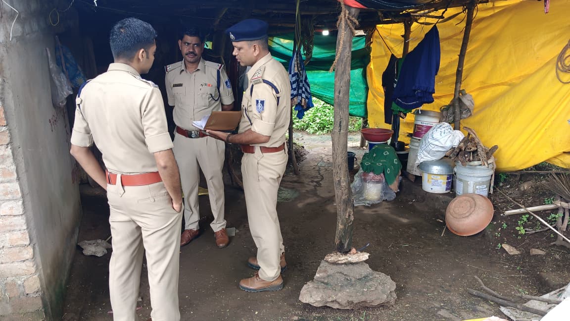 डाकन के शक ने ली 68 वर्षीय महिला की जान, सोते समय सिर पर वार कर हत्या; चार आरोपी गिरफ्तार