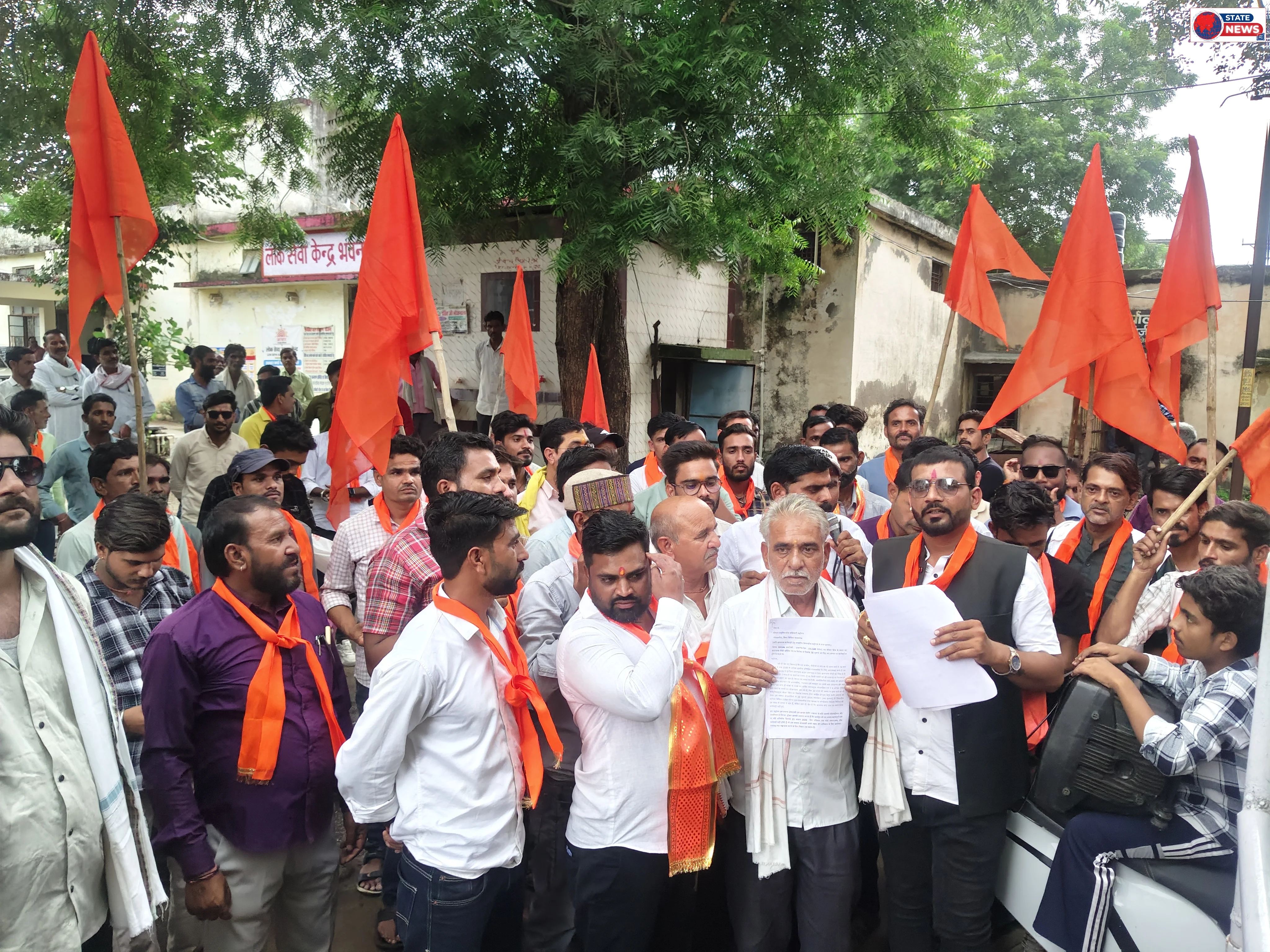 ग्रामीणों ने दी चेतावनी  मांग पूरी नहीं तो करेंगे आंदोलन