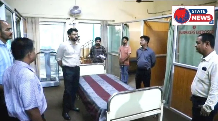 नीमच: कलेक्टर श्री हिमांशु चंद्रा ने किया फिजियोथैरेपी सेंटर का निरीक्षण