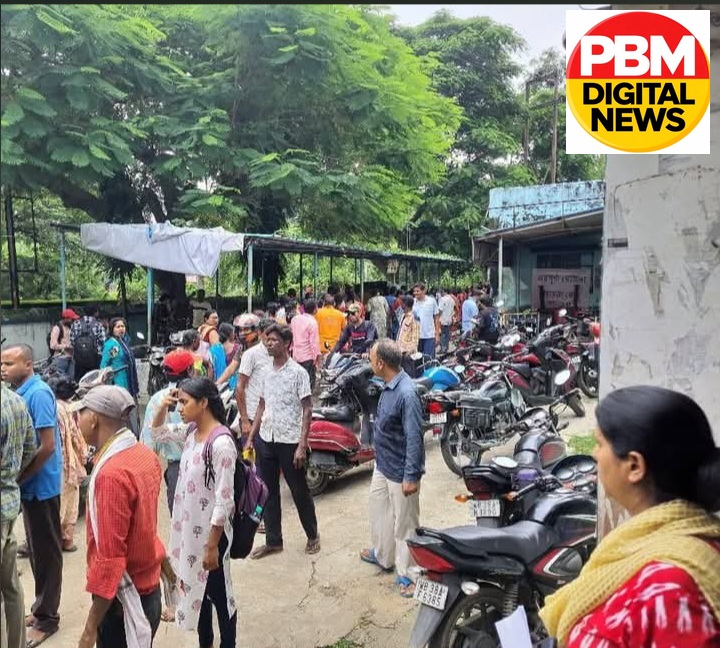🔥 अन्नपूर्णा योजना की राशि न मिलने पर सालानपुर BDO दफ्तर में महिलाओं का जोरदार हंगामा, तोड़फोड़; पुलिस ने संभाला मोर्चा