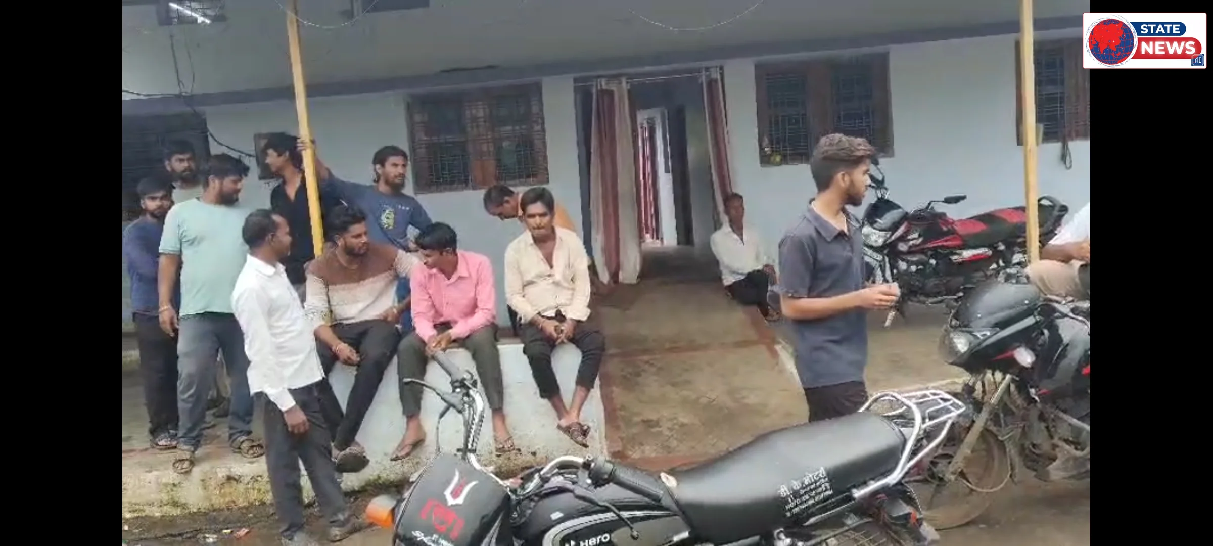 राशन दुकान में तौल में हो रही चोरी