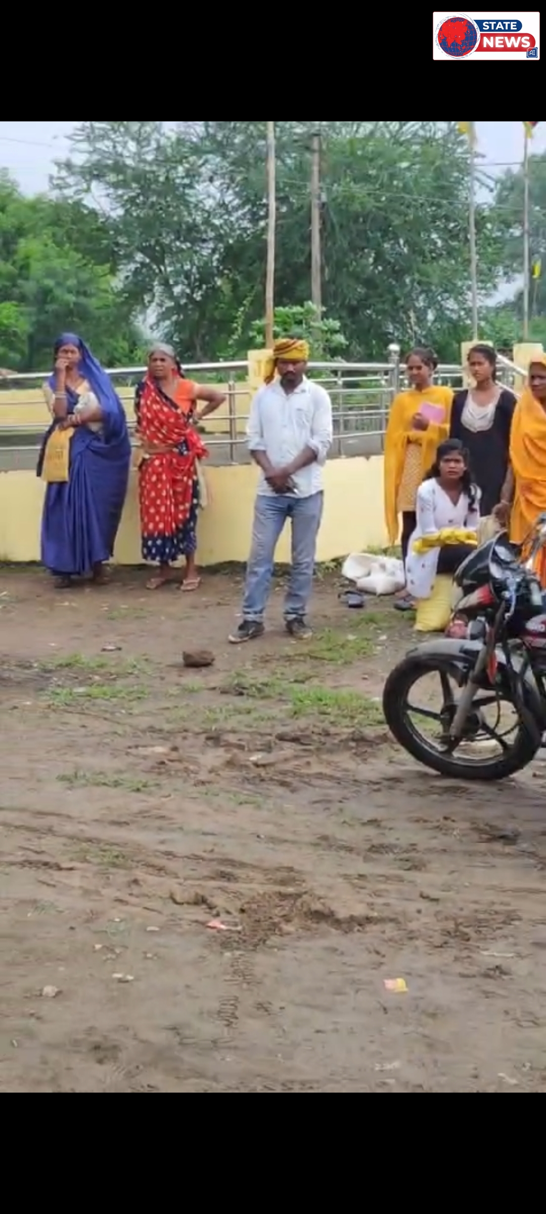 राशन दुकान में तौल में हो रही चोरी
