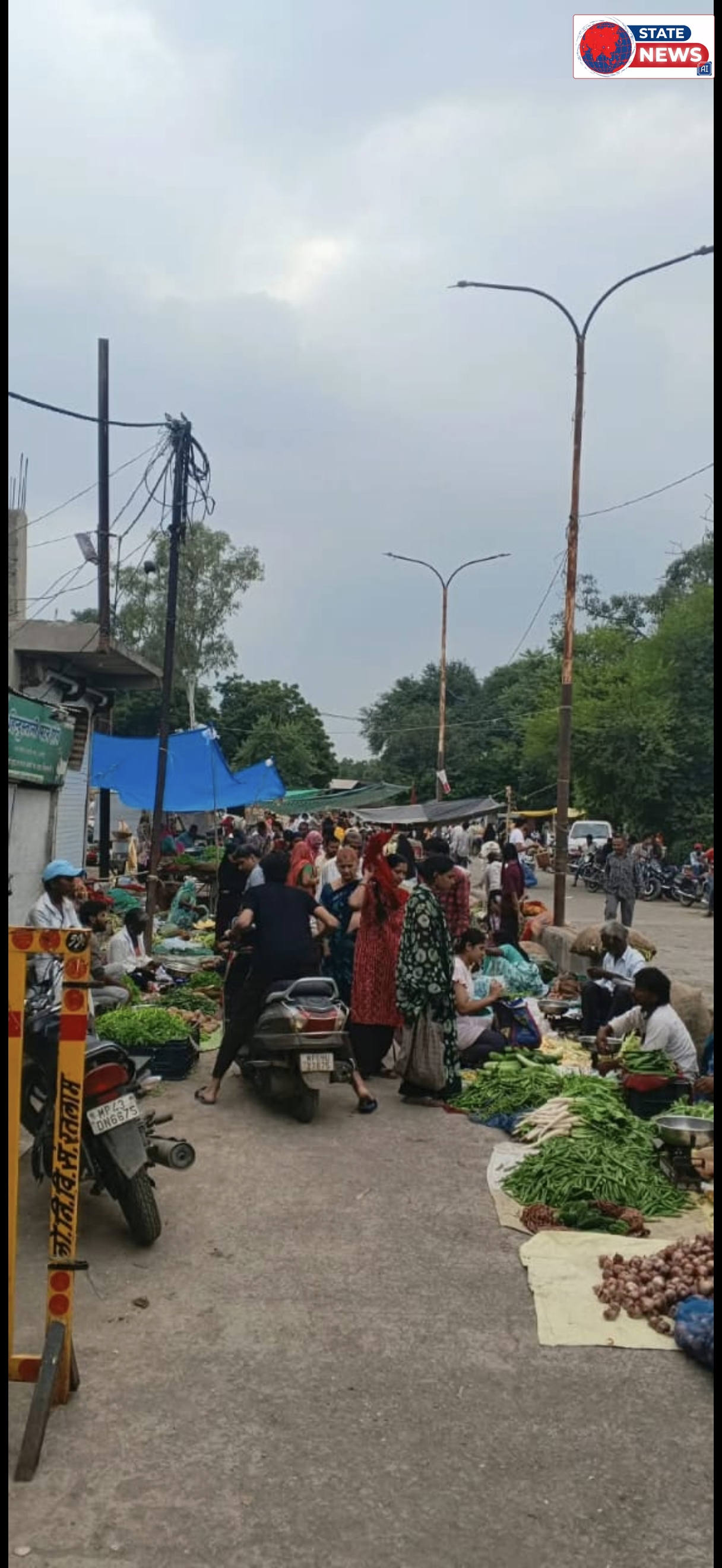 बस स्टैंड और अस्पताल मार्ग बना सब्जी बाजार, जिम्मेदार मौन