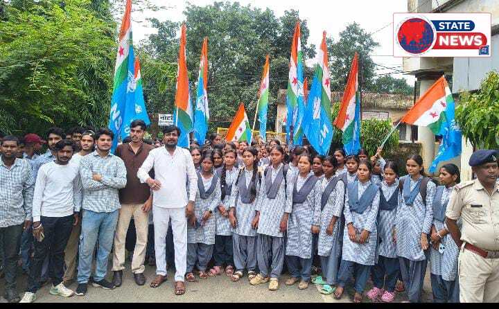 भारी छात्र-छात्राओं के साथ NSUI ने सौंपा ज्ञापन, जिला अध्यक्ष मो. असलम शेर ने कहा—शिक्षकों की कमी से लेकर भवन और मूलभूत सुविधाओं तक बदहाल व्