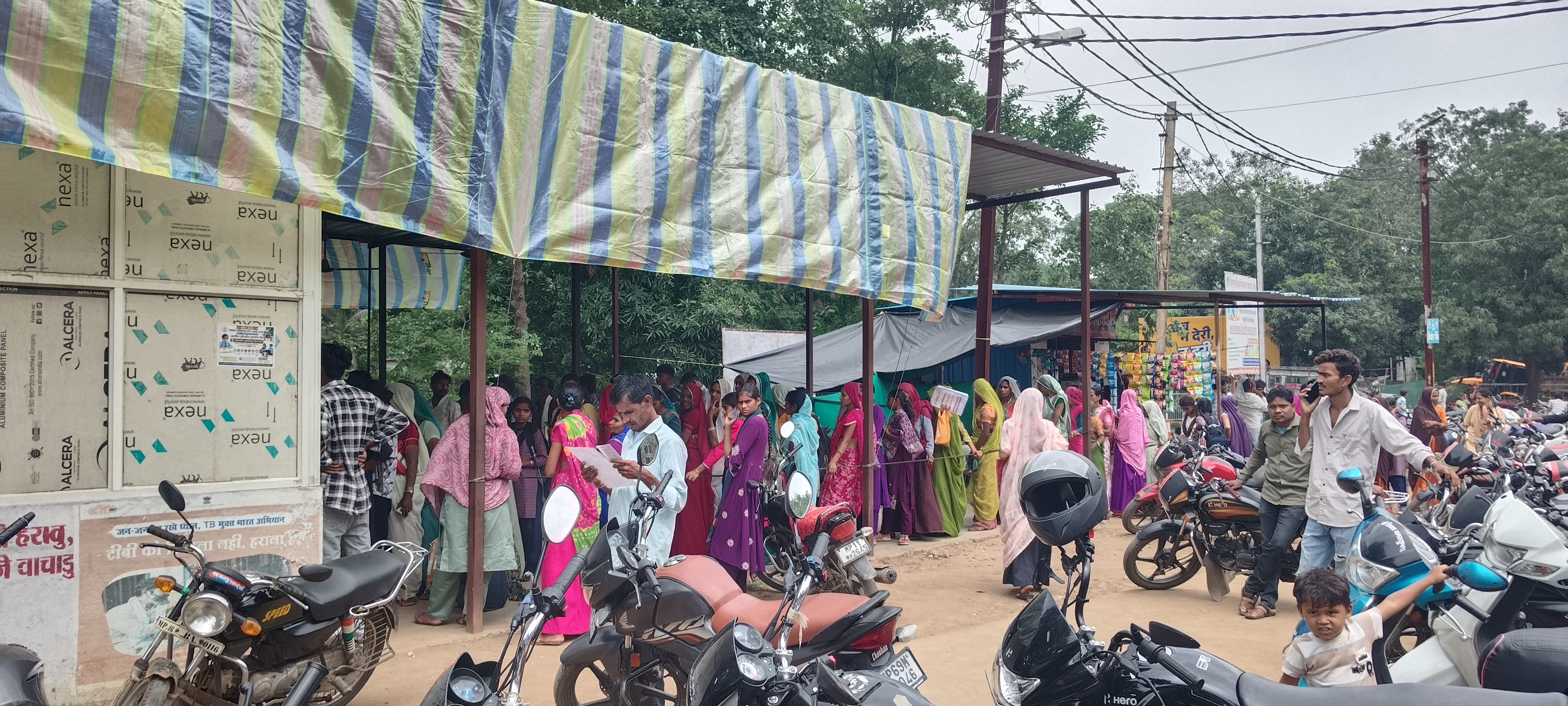 *जिला अस्पताल में उमड़ी मरीजों की भीड़, ओपीडी में लंबी कतार*

*मौसम में बदलाव का असर: सर्दी-बुखार के मरीजों की संख्या में इजाफा, सुबह से अस्पताल पहुंच रहे मरीज*