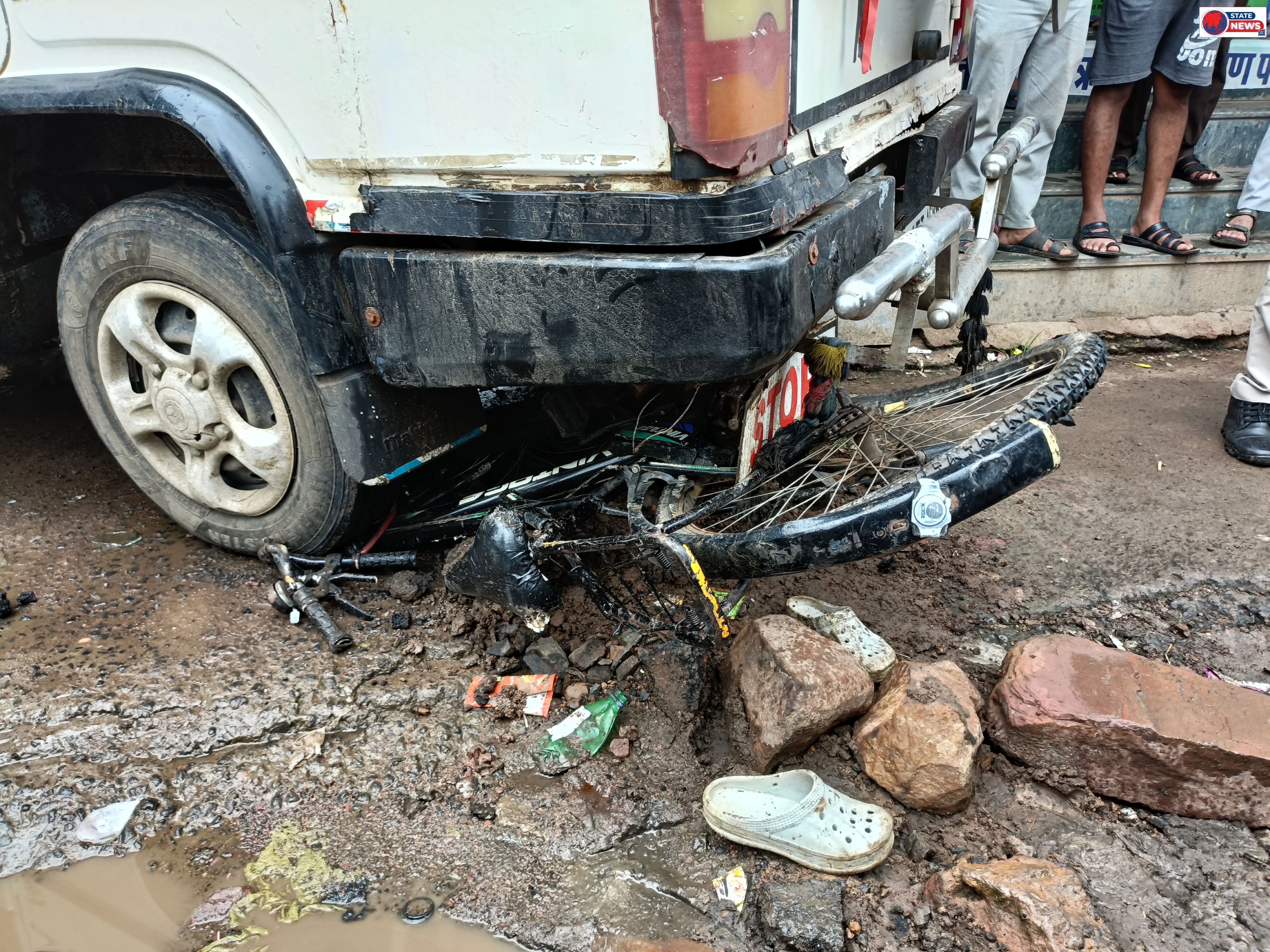 महिंद्रा बेलोरो ने स्कूली छात्र को रौंदा 