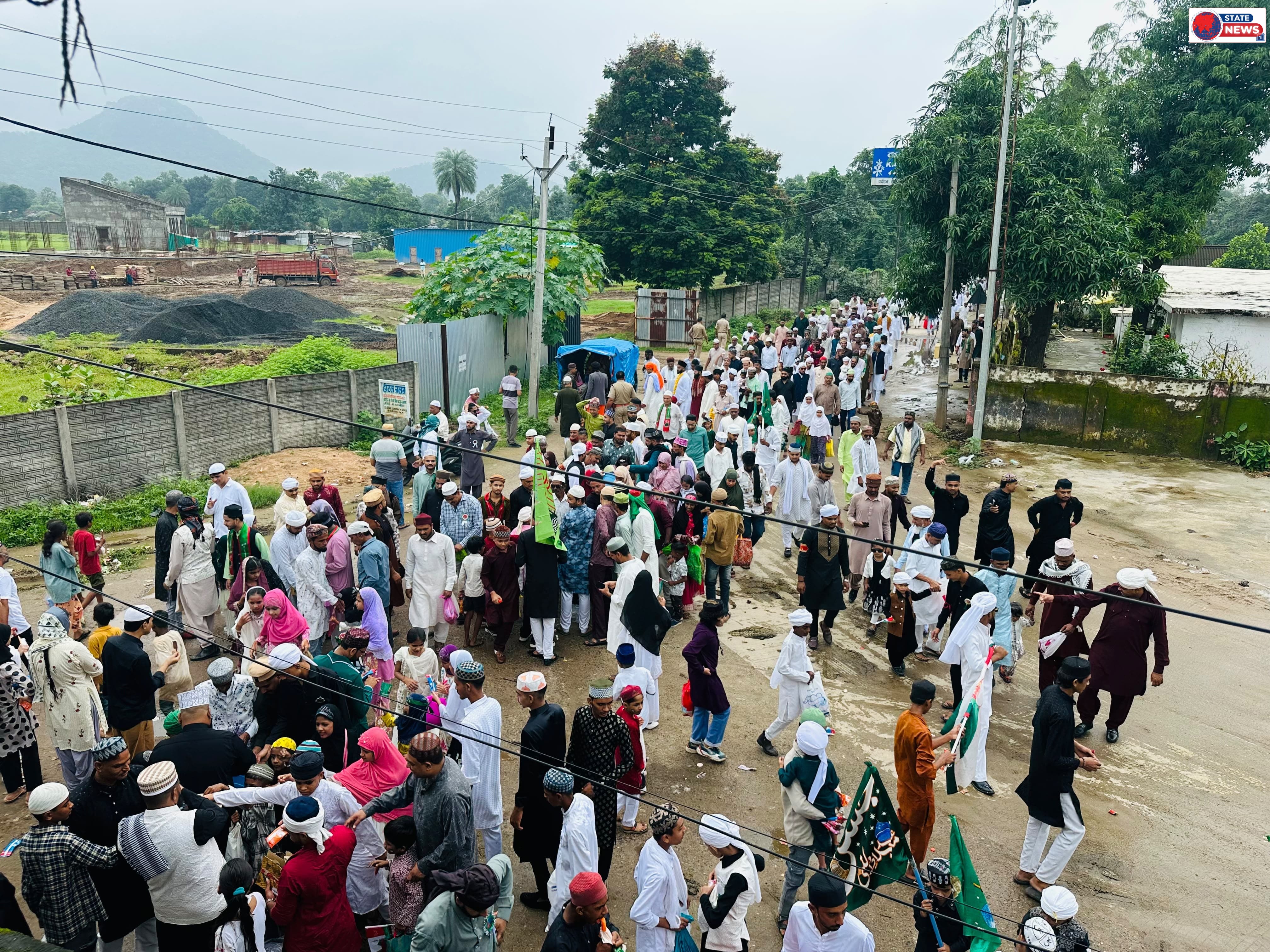   कट्ठीवाड़ा  में निकला भव्य मिलाद जुलूस..., समाजजनों ने पुलिस जवानों और अतिथियों का किया सम्मान