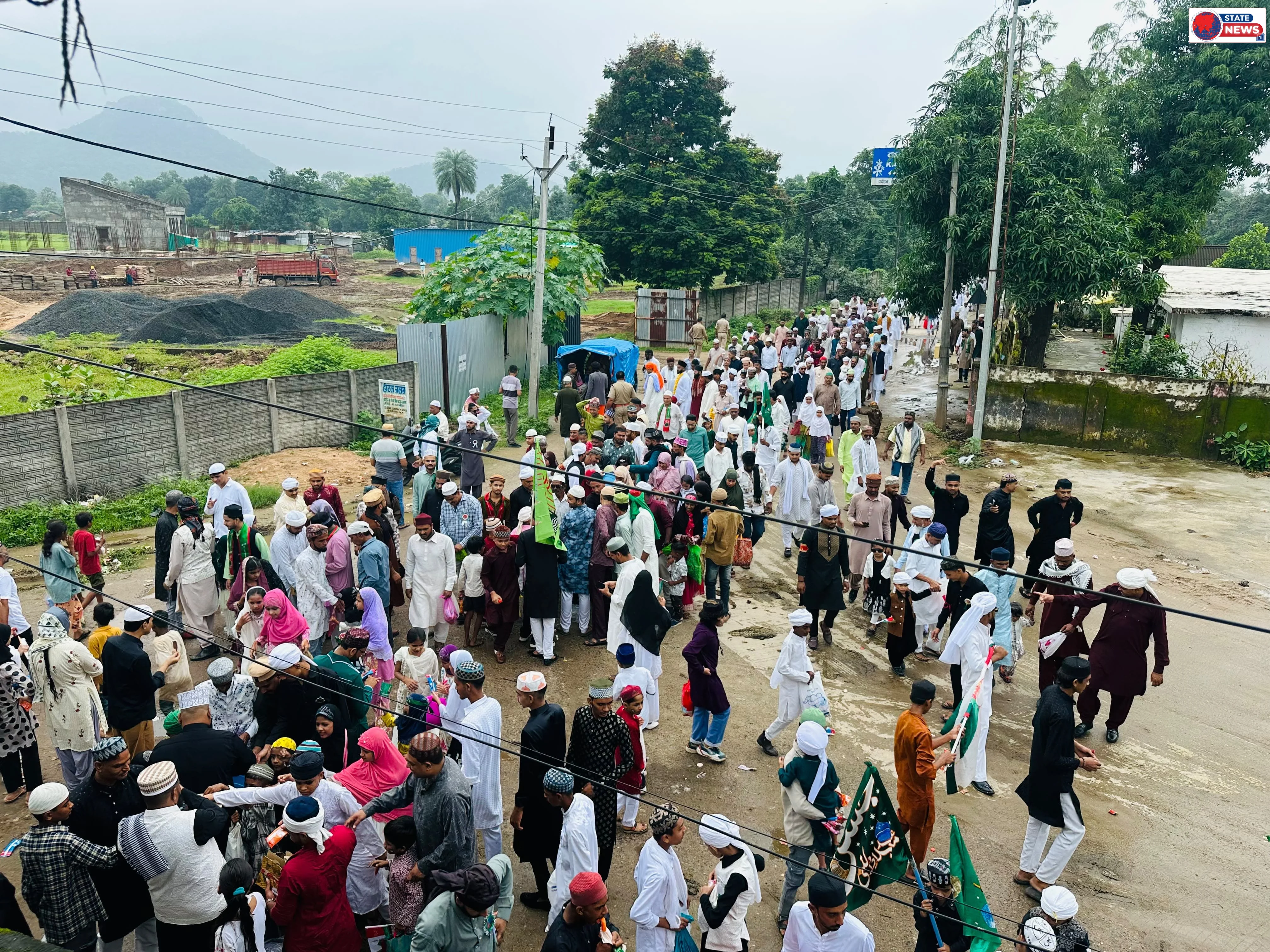   कट्ठीवाड़ा  में निकला भव्य मिलाद जुलूस..., समाजजनों ने पुलिस जवानों और अतिथियों का किया सम्मान