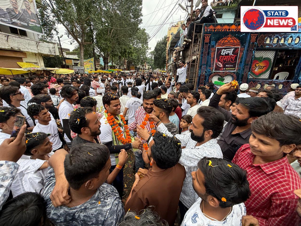 ईद मिलादुन्नबी पर देवरी में दिखी हिंदू-मुस्लिम एकता की मिसाल, भाईचारे की तस्वीरों ने जीता दिल