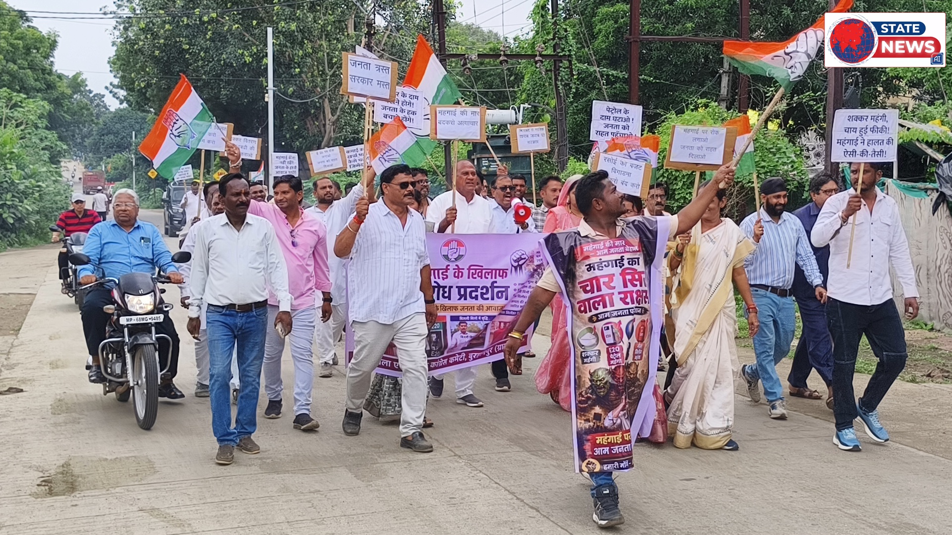 महंगाई के विरुद्ध में कांग्रेस पार्टी द्वारा रैली निकाली गई नेपानगर में