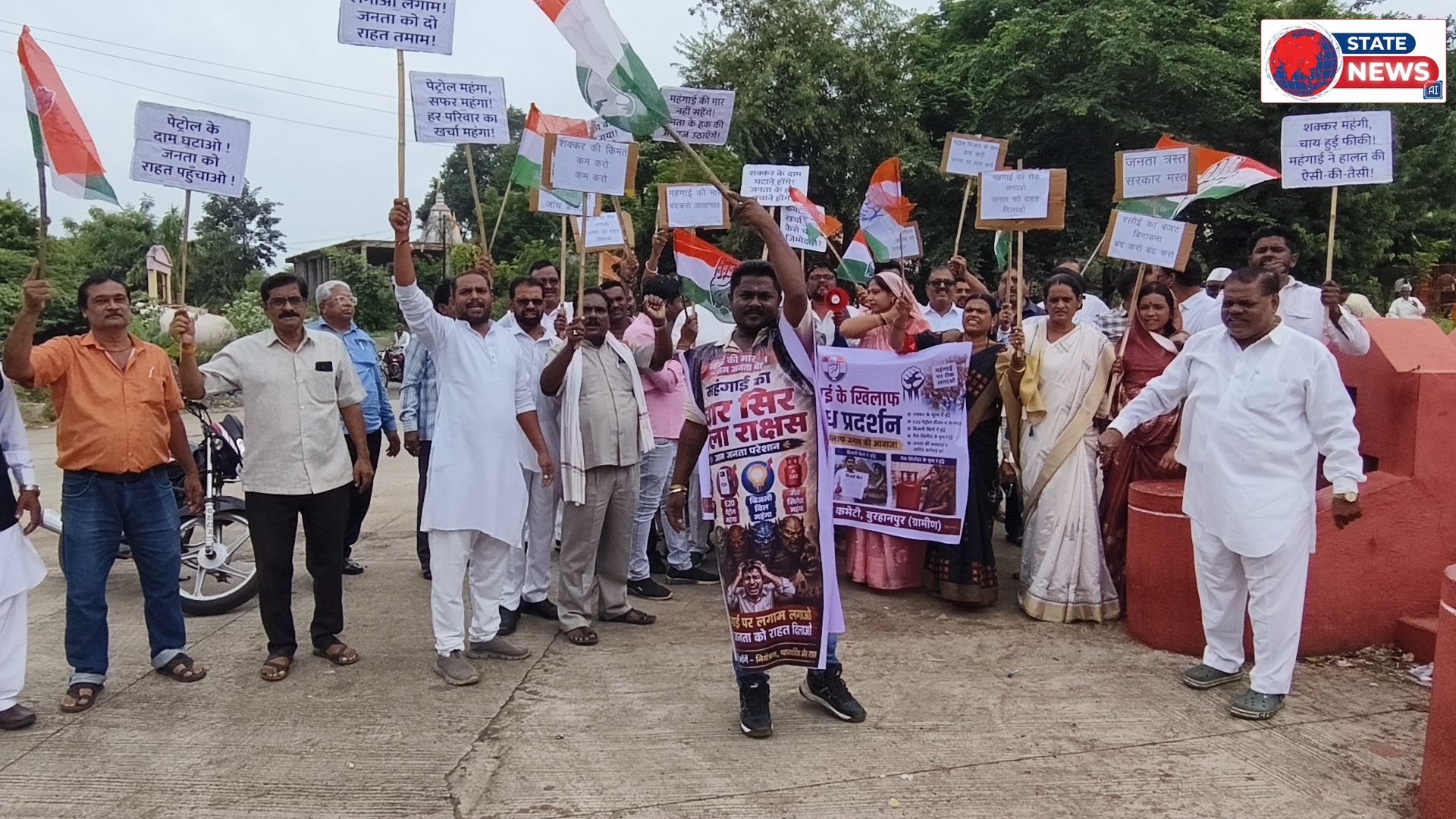 महंगाई के विरुद्ध में कांग्रेस पार्टी द्वारा रैली निकाली गई नेपानगर में