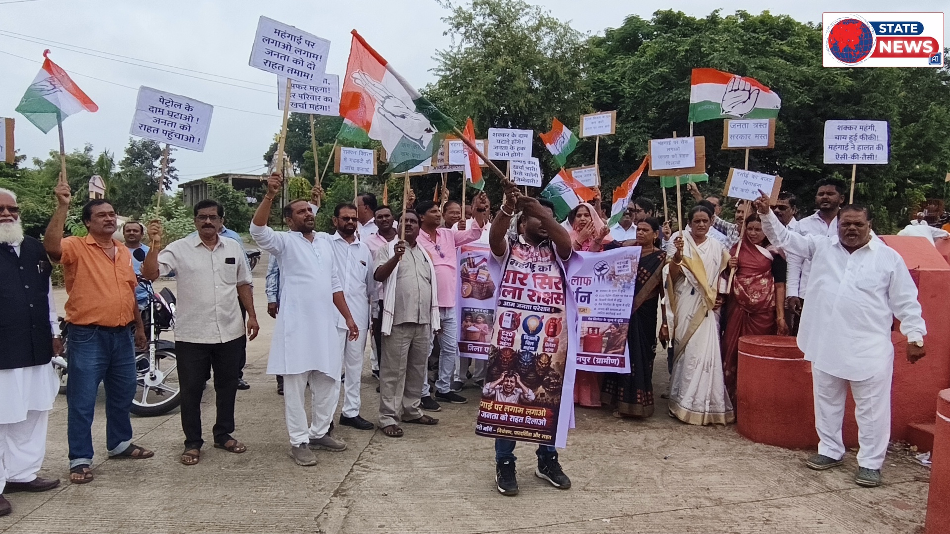 महंगाई के विरुद्ध में कांग्रेस पार्टी द्वारा रैली निकाली गई नेपानगर में
