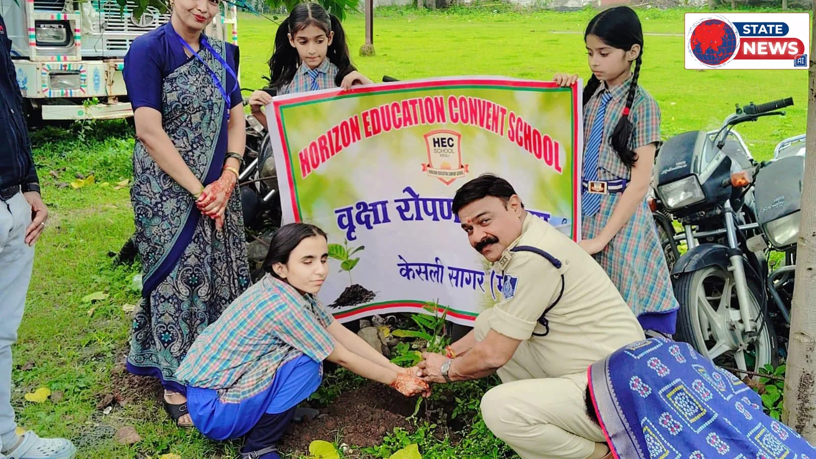 केसली पुलिस थाने में छात्राओं ने बांधी राखी, थाना परिसर में किया वृक्षारोपण; सुरक्षा के साथ दिया पर्यावरण संरक्षण का संदेश