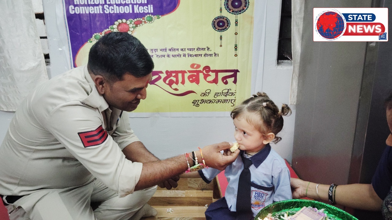 केसली पुलिस थाने में छात्राओं ने बांधी राखी, थाना परिसर में किया वृक्षारोपण; सुरक्षा के साथ दिया पर्यावरण संरक्षण का संदेश