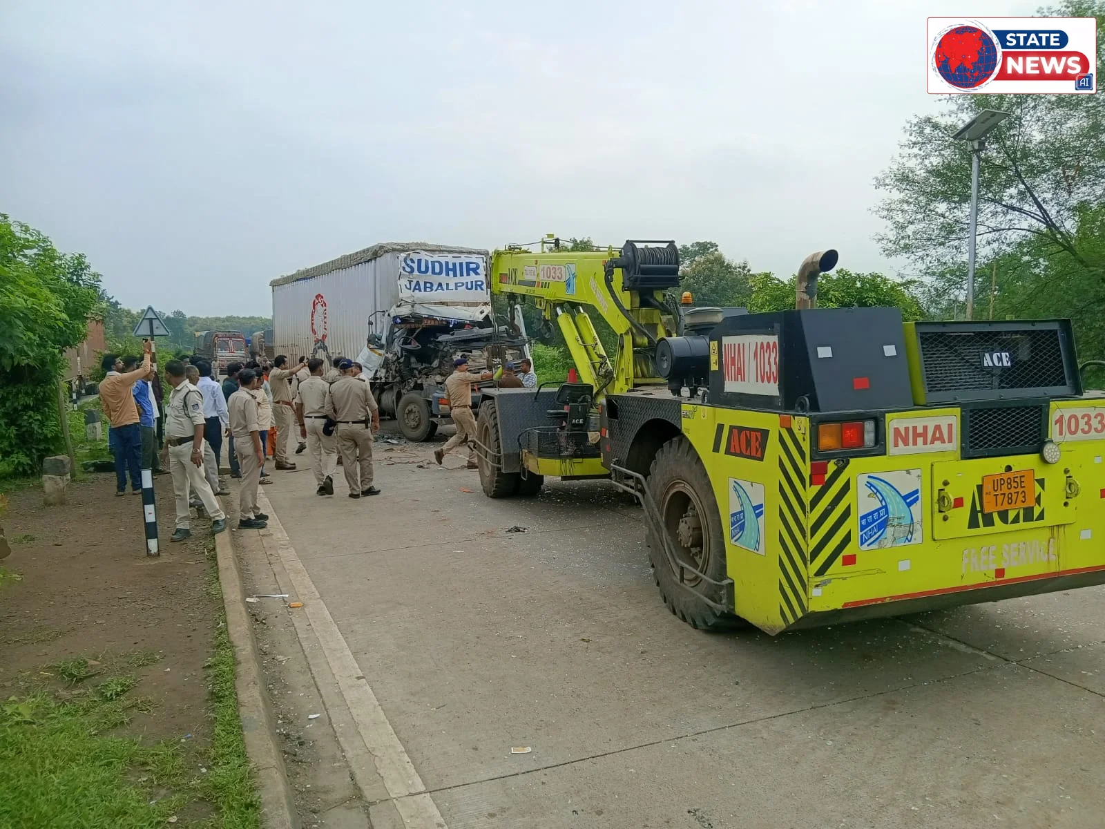 RTO चेकिंग प्वाइंट पर दो ट्रकों में भिड़ंत,ड्राइवर गंभीर घायल