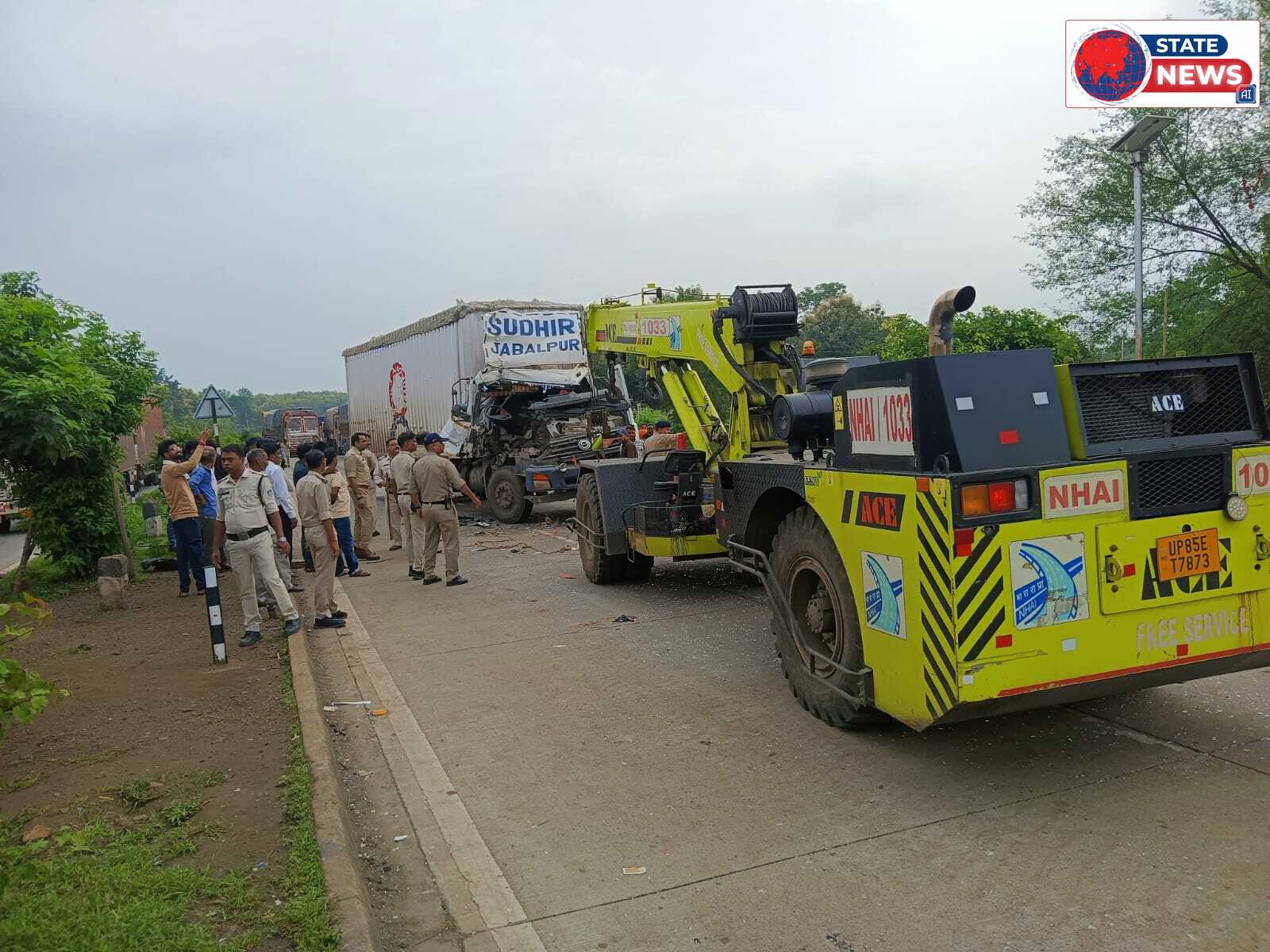 RTO चेकिंग प्वाइंट पर दो ट्रकों में भिड़ंत,ड्राइवर गंभीर घायल