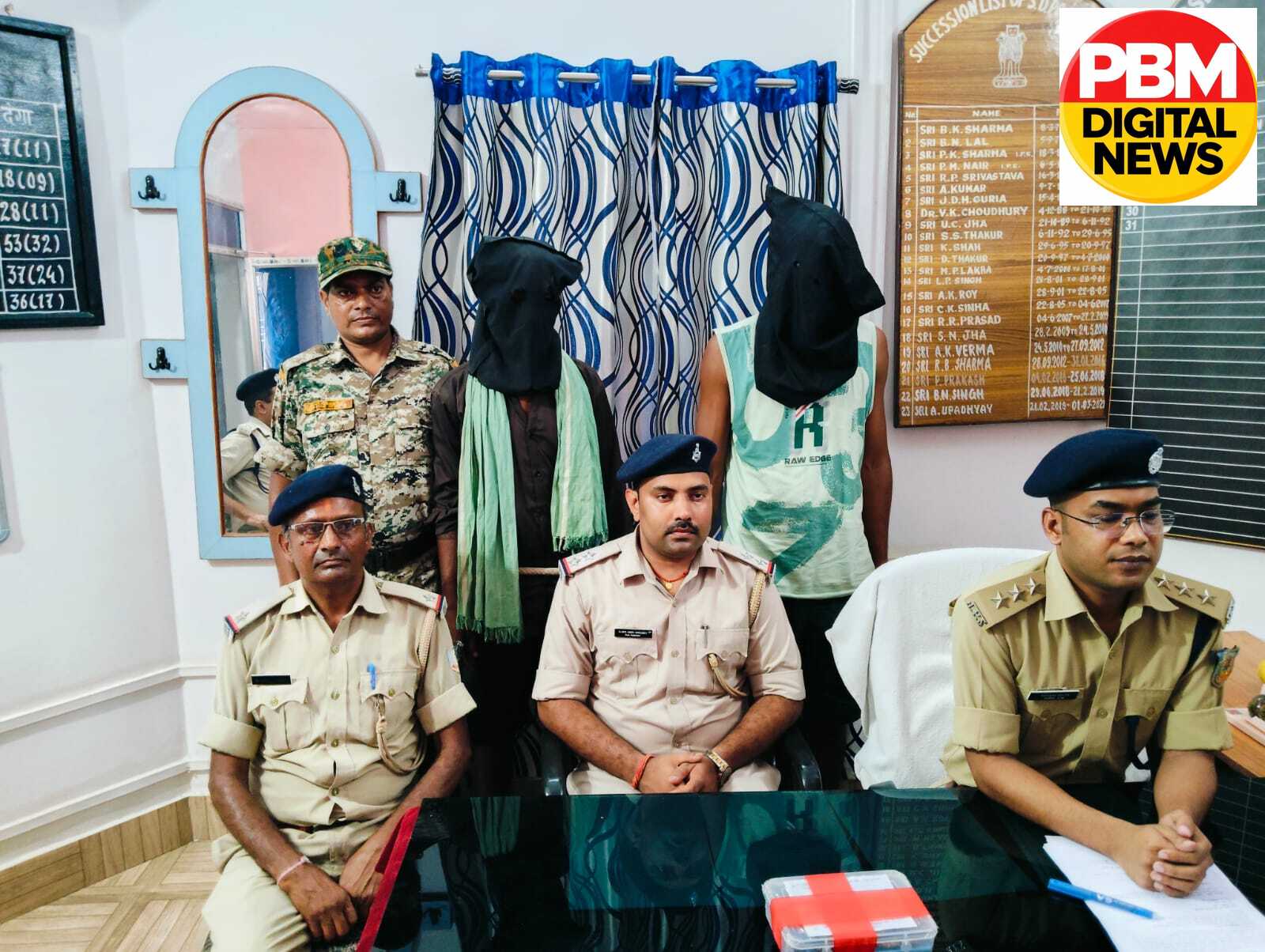 🚨*BREAKING NEWSजामताड़ा (करमाटांड़): मोबाइल छिनतई गिरोह का पर्दाफाश, पल्सर बाइक और दो स्मार्टफ़ोन के साथ देवघर के दो शातिर अपराधी गिरफ्तार*