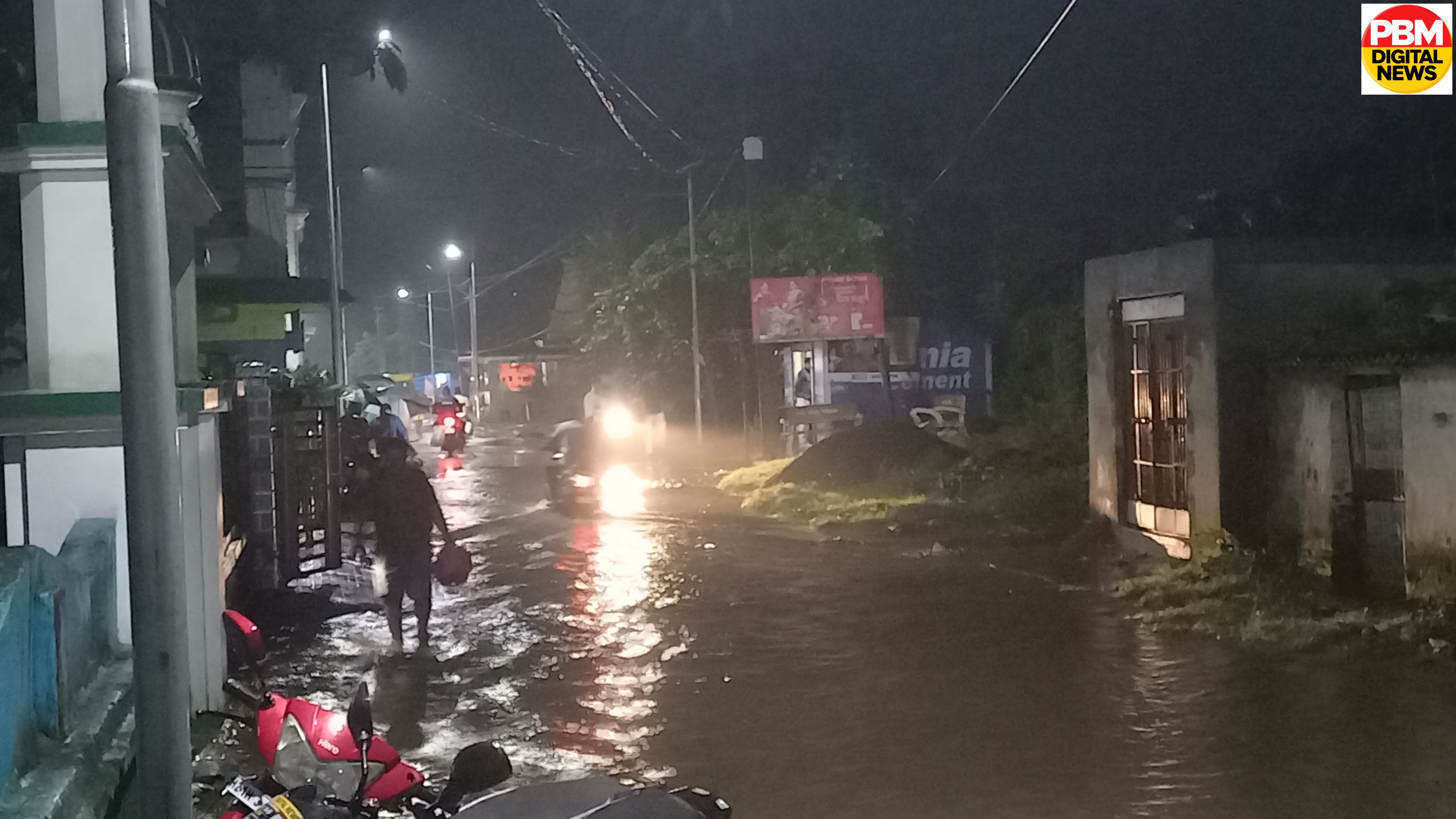 🔥*बड़ी खबर | मिहिजाम रेलपार: लाखों की आबादी पानी में कैद, 80 साल बाद भी पक्की सड़क व ड्रेनेज शून्य; PBM के तीखे सवालों पर मंत्री इरफान अंसारी के बिगड़े बोल!*
