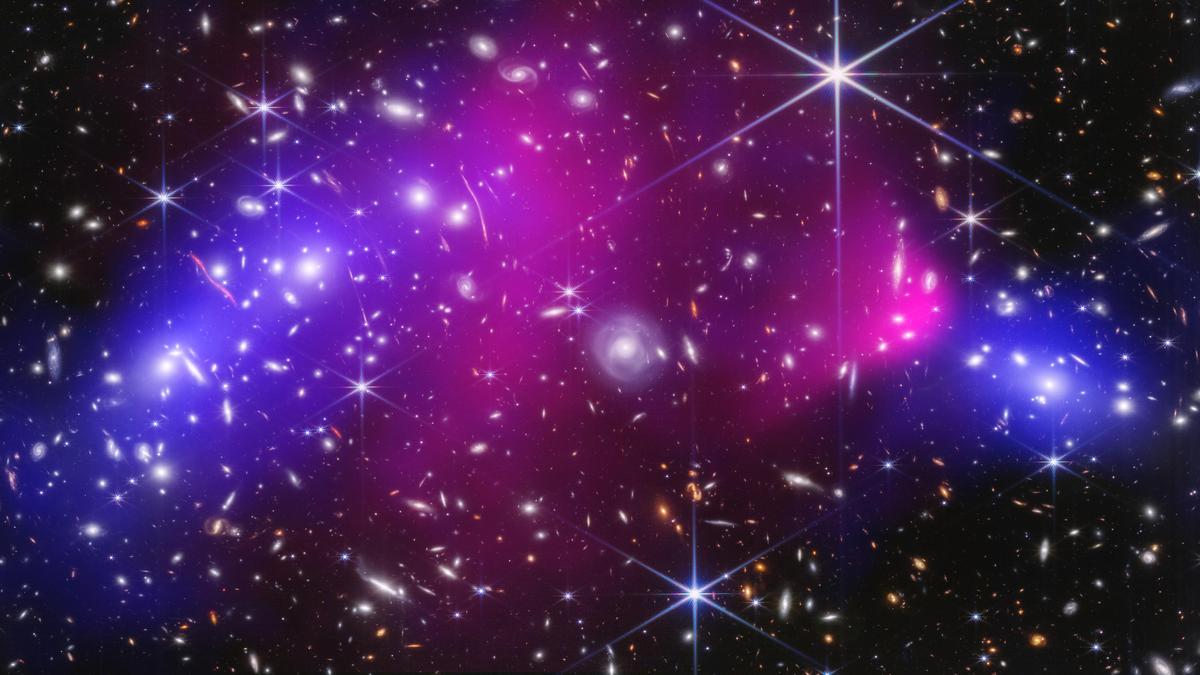 Ancient Black Hole Discovery Challenges Understanding of Early Universe's Dusty Secrets