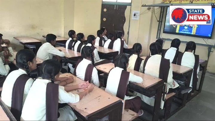 जिला बुरहानपुर में प्रतिभाशाली विद्यार्थी प्रोत्साहन योजना के तहत लैपटॉप वितरण समारोह संपन्न