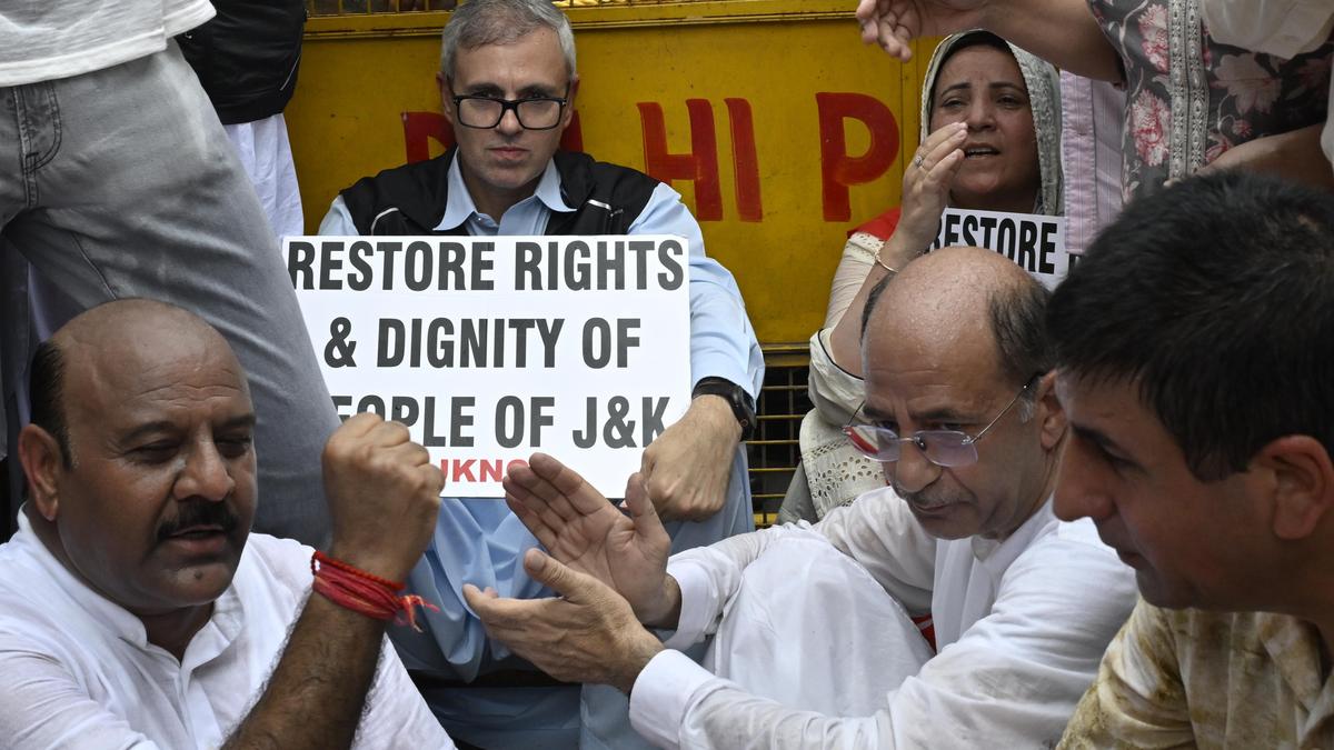 Kashmir Leaders Urged to Unite for Political Stability and Regional Peace