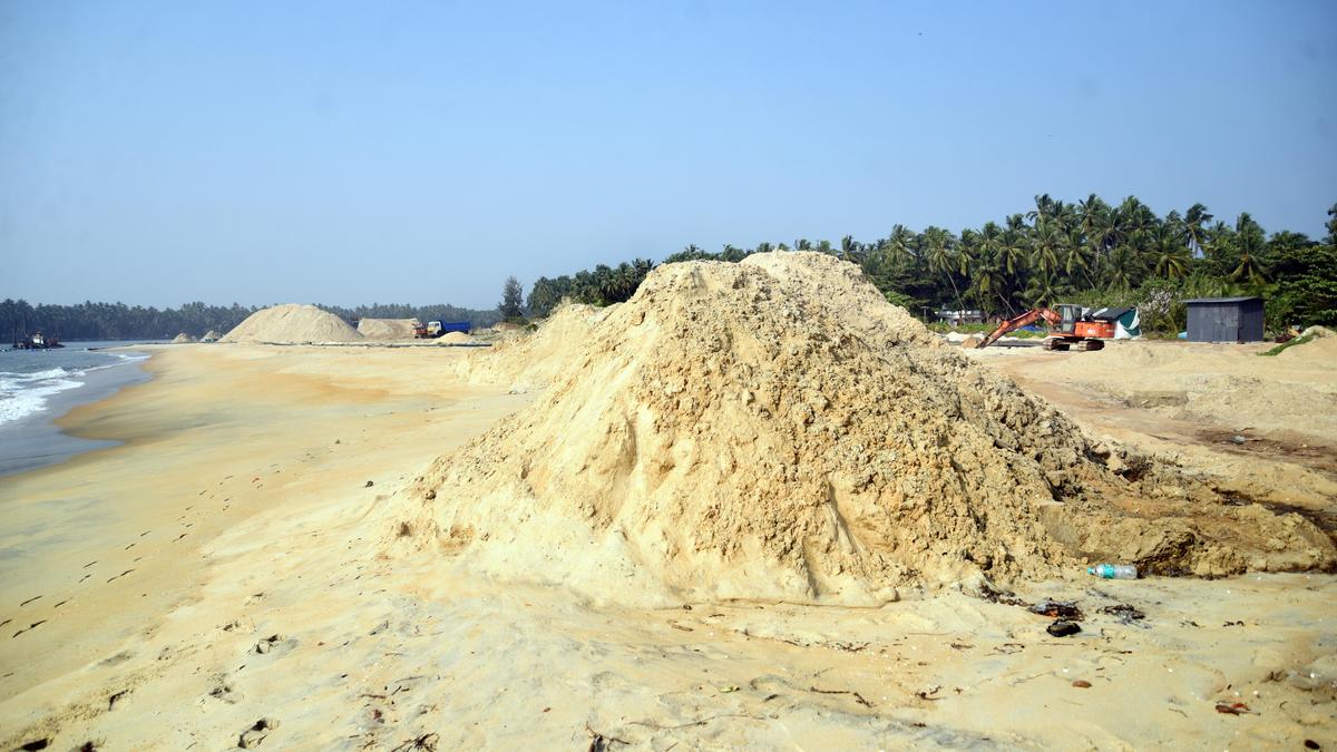 CITU Plans Protest March to Tamil Nadu Border Over Construction Supply Blockade