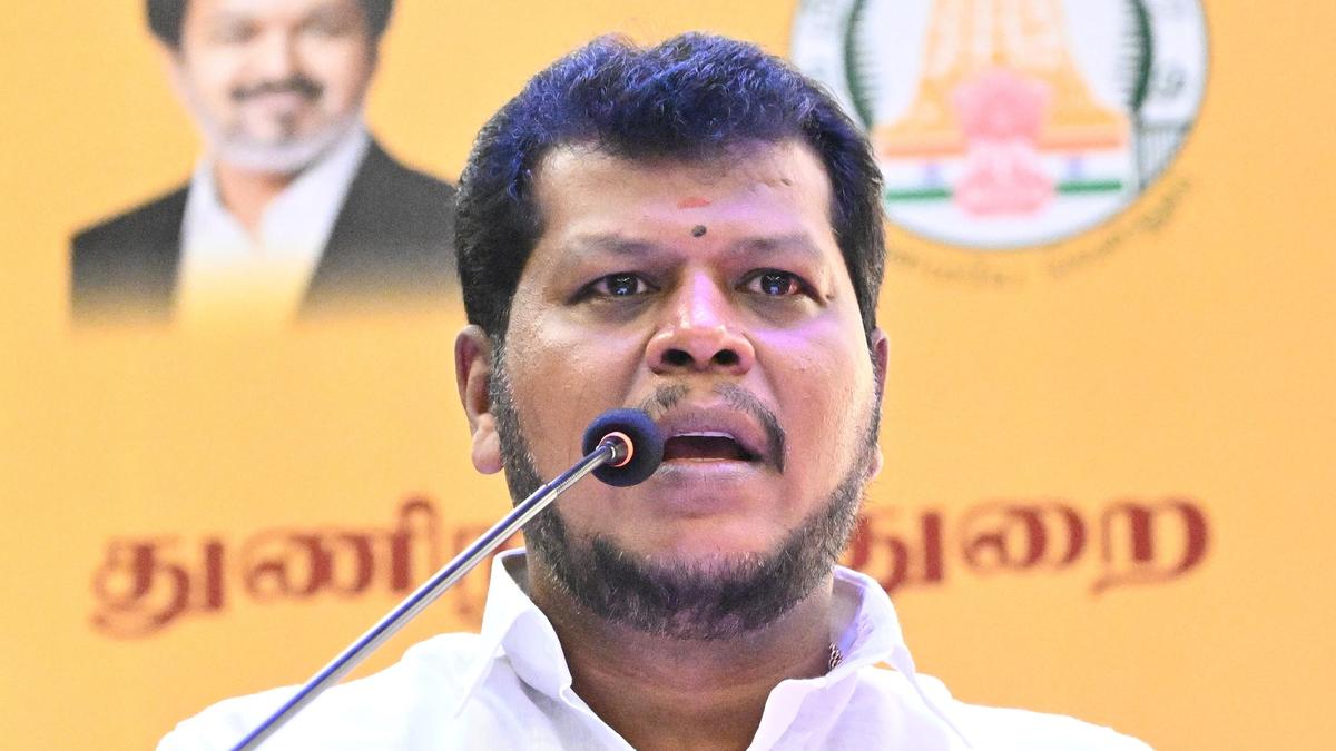 Tamil Nadu Announces 10% Wage Hike for Weavers, Launches New Knitwear Board