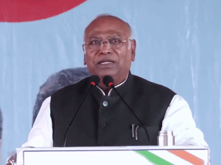 खड़गे का चुनाव आयोग पर हमला: BJP को फायदा पहुंचाने का आरोप