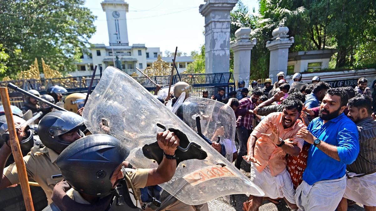 SFI Activists Injured in Police Lathicharge Amid Protest in Thiruvananthapuram
