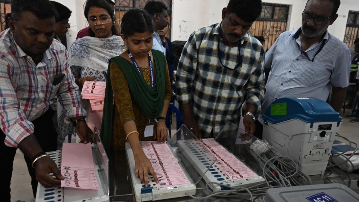 Supreme Court Seeks Centre’s Opinion on Using Totalisers for EVM Vote Counting