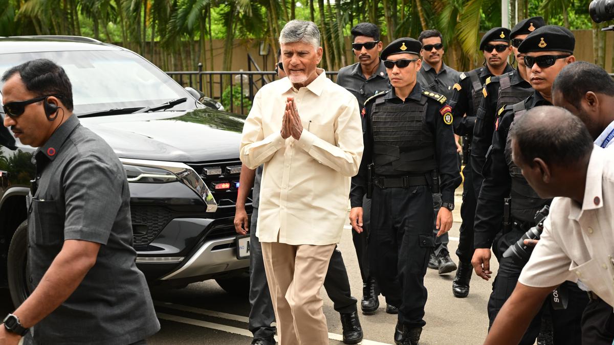 Naidu Urges Rapid Construction of 5,000 Temples Across Andhra Pradesh