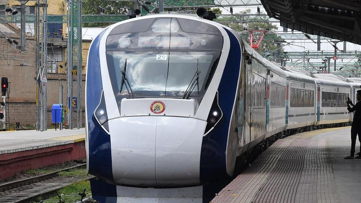 Two Arrested for Attacking Vande Bharat Express with Liquor Bottle in Salem