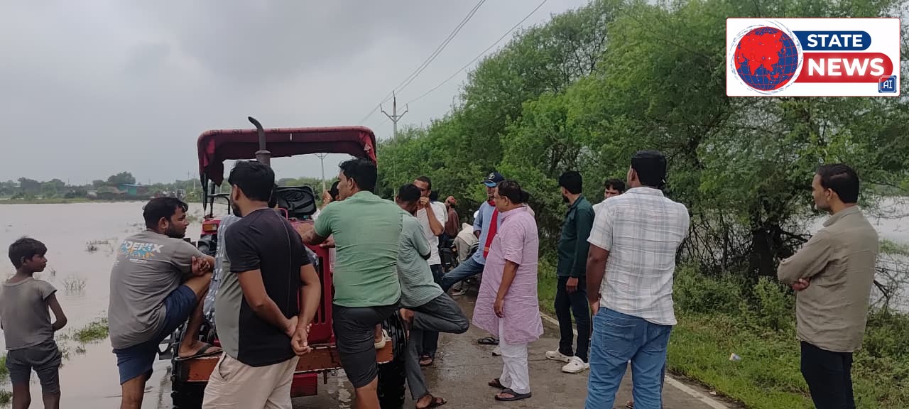 बाढ़ प्रभावित गांवों में पहुंचे कौशलेश तिवारी, पीड़ित परिवारों से की मुलाकात